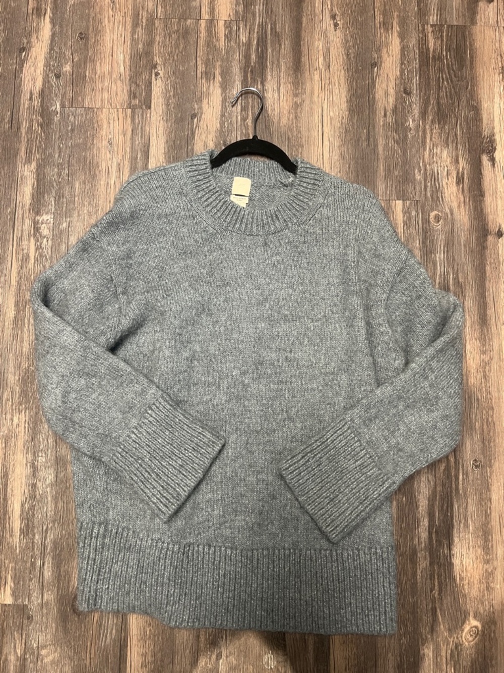 H&M gray ribbed knit Crewneck sweater